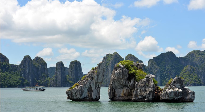 The backside of hon Trong Mai resembles a fish. 