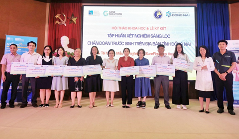 Lễ trao tặng 55 mẫu xét nghiệm triSureFirst cho các đơn vị y tế tỉnh Đồng Nai