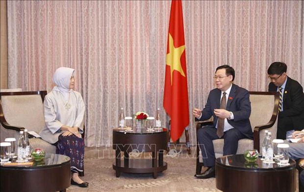 National Assembly Chairman Vuong Dinh Hue (R) meets with Chairperson of the Audit Board of Indonesia (BPK) Isma Yatun in Jakarta on August 5.