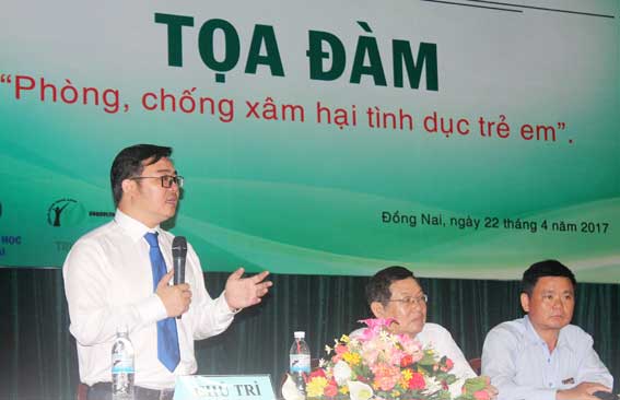 Tiến sĩ Lê Minh Công, Phó Tổng thư ký Hội Khoa học tâm lý - giáo dục Việt Nam chia sẻ tại tọa đàm