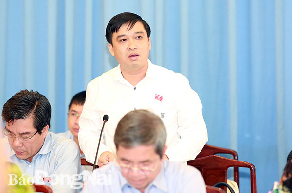 Giám đốc Sở Kế hoạch đầu tư Hồ Văn Hà báo cáo kết quả thực hiện Nghị quyết 12 của Tỉnh ủy 9 tháng năm 2019