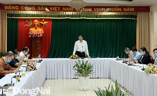 Phó chủ tịch UBND tỉnh Võ Văn Phi chủ trì buổi làm việc