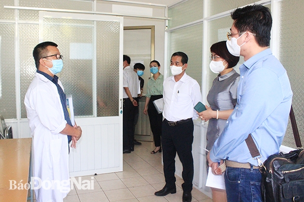Đoàn kiểm tra đi kiểm tra thực tế công tác phòng dịch Covid-19 tại Công ty TNHH Pousung Việt Nam (KCN Bàu Xéo, H.Trảng Bom).