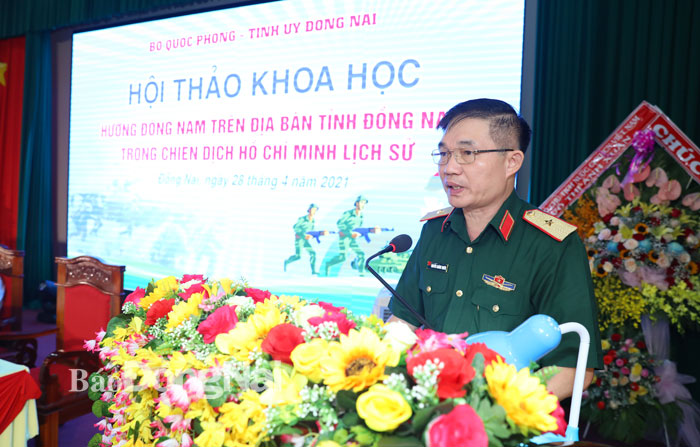 Đồng chí Thiếu tướng, TS Nguyễn Hoàng Nhiên, Viện trưởng Viện Lịch sử quân sự Việt Nam trình bày tổng hợp tham luận. Ảnh: Huy Anh