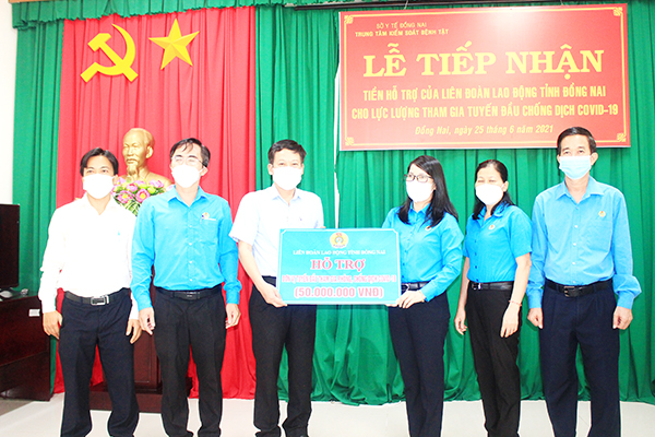Quan tâm chế độ chính sách cho lực lượng tuyến đầu chống dịch - Vimarsana News