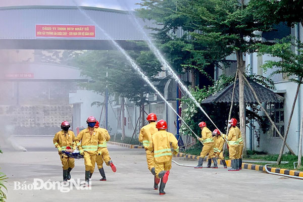 Đội Phòng cháy, chữa cháy của Công ty TNHH MTV Nhất Gỗ (Khu công nghiệp Giang Điền) tham gia diễn tập cấp tỉnh tại H.Trảng Bom vào tháng 5-2020