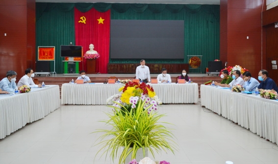 Phó bí thư Tỉnh ủy, Chủ tịch UBND tỉnh Cao Tiến Dũng phát biểu chỉ đạo tại hội nghị