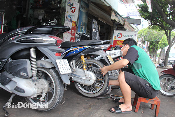 Đột kích tiệm sửa xe ven Sài Gòn thấy xe máy có hình thù quái dị