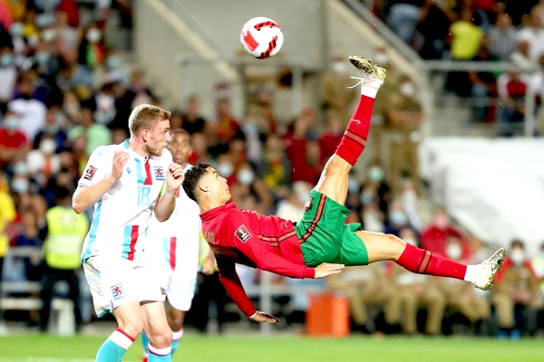 Cristiano Ronaldo tung hoành trong trận Bồ Đào Nha - Luxembourg (5-0)