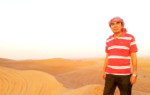 Tác giả trên sa mạc UAE