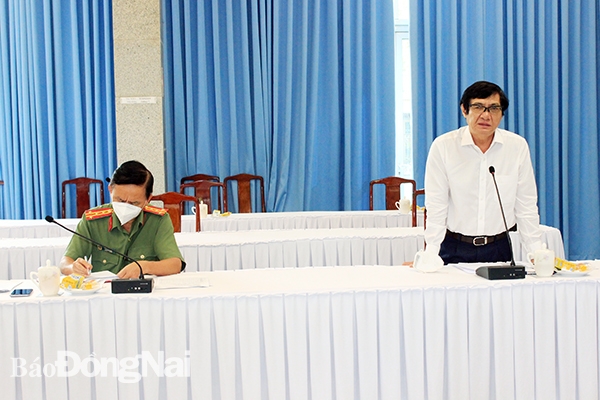  Phó chủ tịch UBND tỉnh Nguyễn Sơn Hùng đề nghị các địa phương đẩy nhanh tốc độ chi hỗ trợ cho người lao động theo Nghị quyết 68 (ảnh: Hạnh Dung)