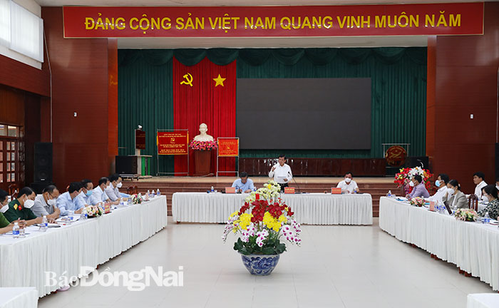 Bí thư Tỉnh ủy Nguyễn Hồng Lĩnh phát biểu tại buổi làm việc với Huyện ủy Long Thành. Ảnh: Huy Anh