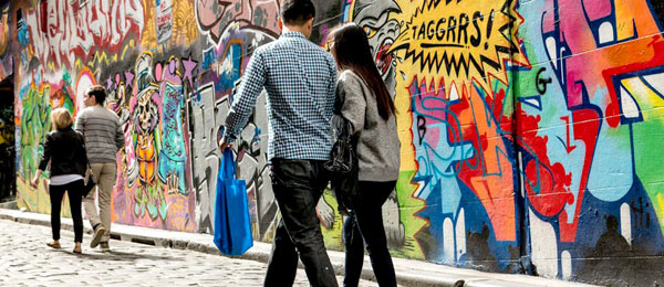 Hosier Lane - tuyến đường nổi tiếng nhất về nghệ thuật đường phố ở TP.Melbourne, Australia