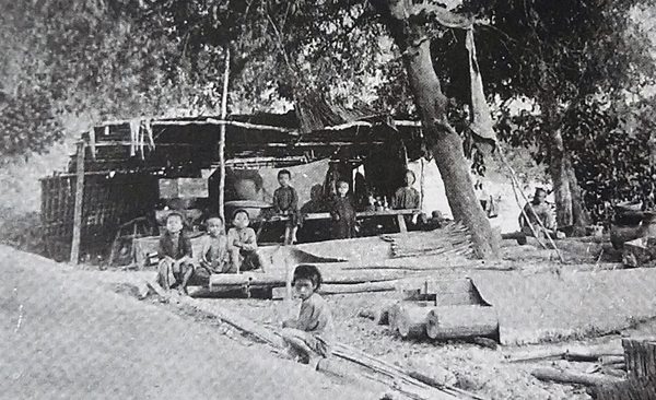 Trẻ em ở Biên Hòa cuối thế kỷ XIX - Ảnh tư liệu trong sách