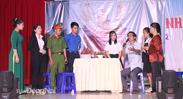 Gia đình chị Nguyễn Thị Bích Thảo (bên phải), P.Bảo Vinh, TP.Long Khánh tham gia Ngày hội Gia đình tỉnh Đồng Nai năm 2022. Ảnh: My Ny