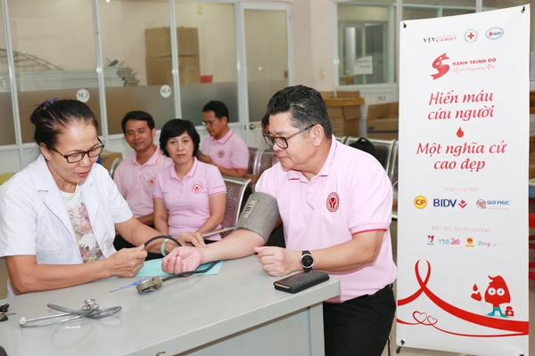 Tổng giám đốc Công ty CP Chăn nuôi C.P. Việt Nam tham gia hiến máu nhân đạo