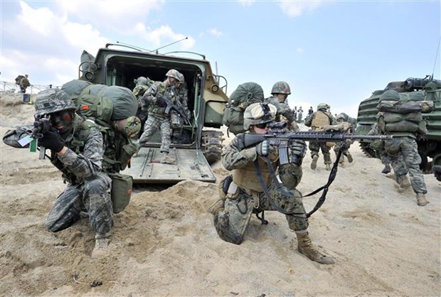 Lính thủy đánh bộ Mỹ và Hàn Quốc tham gia tập trận chung tại Pohang, cách thủ đô Seoul (Hàn Quốc) 270km về phía Đông Nam. Ảnh: AFP/TTXVN