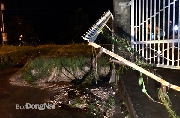Khu vực xảy ra sự cố nước cuốn trôi người tối 23-9 trên đường tỉnh 763 (xã Phú Túc, H.Định Quán). Ảnh: Tuấn Bình