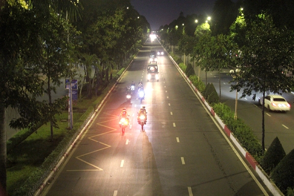 Hằng đêm, Tổ công tác 161 vẫn đều đặn thay ca đi tuần trên các tuyến đường ở TP.Biên Hòa Trong ảnh: Tổ công tác 161 tuần tra trên tuyến đường Nguyễn Ái Quốc (TP.Biên Hòa)