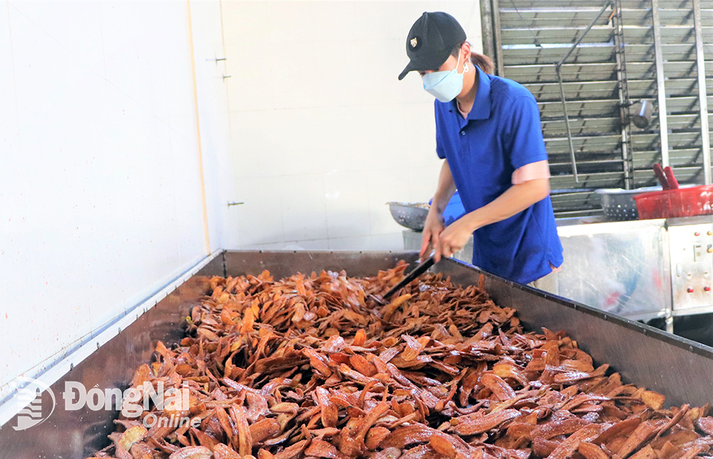 Các đặc sản chế biến từ chuối tại H.Thống Nhất sử dụng nguyên liệu là các giống chuối bản địa như: chuối bơm, chuối sứ