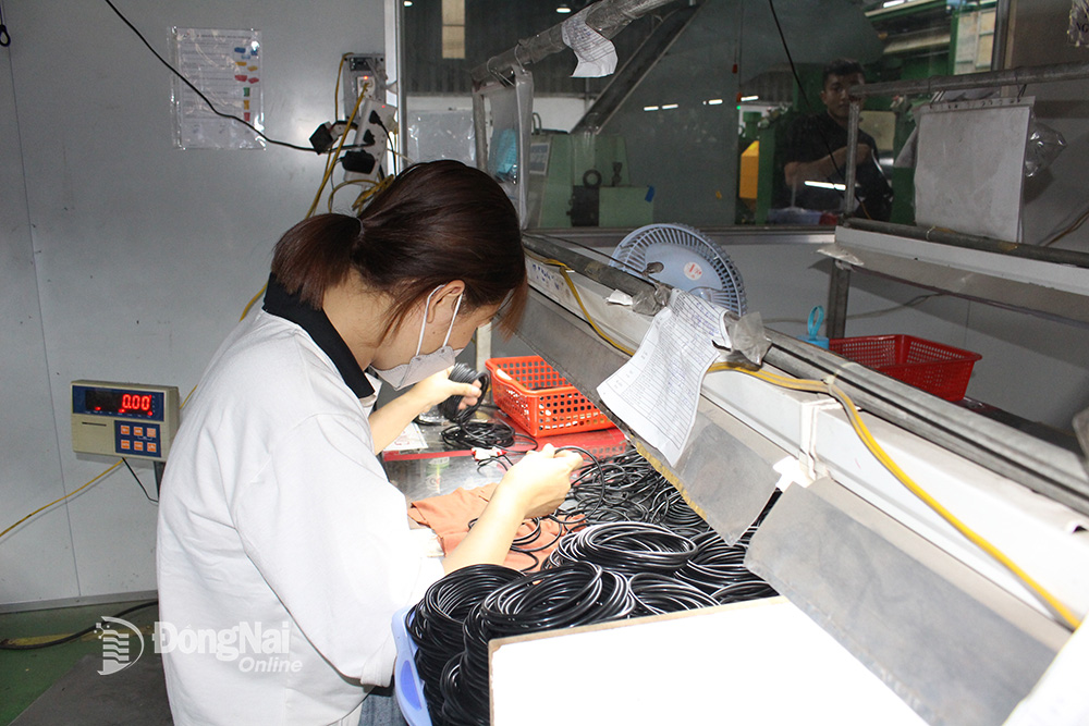 Để tiếp tục hỗ trợ doanh nghiệp và người tiêu dùng, chính sách giảm 2% thuế VAT đang được kỳ vọng gia hạn trong năm 2023. Ảnh: V.Gia