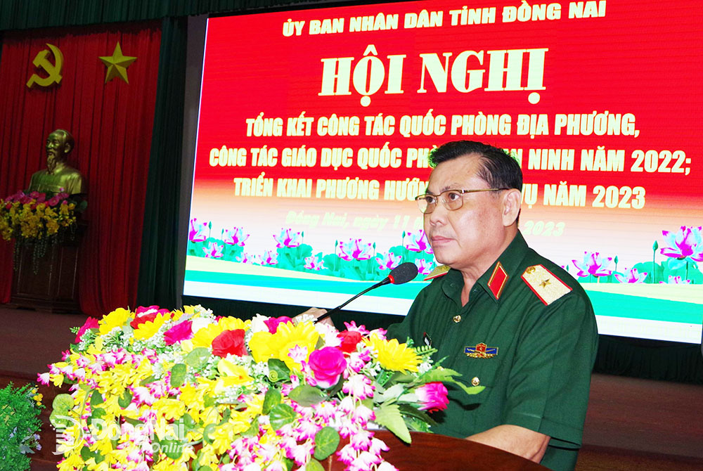Thiếu tướng Đặng Văn Lẫm, Phó tư lệnh Quân khu 7  phát biểu tại hội nghị. Ảnh: Nguyệt Hà