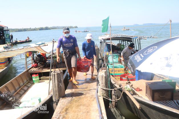 Ấp Bến Nôm, xã Phú Cường (H.Định Quán) là bến cá đánh bắt và tập trung nhiều hộ, cơ sở làm các loại khô từ nguồn cá đánh bắt, nuôi trồng trên hồ Trị An. Ảnh: B.Nguyên