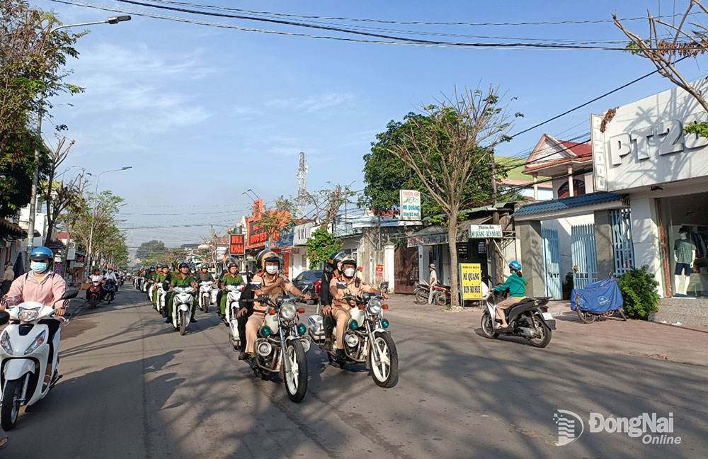 Công an H.Trảng Bom tổ chức tuần tra trên các tuyến đường trong dịp Tết Nguyên đán 2023. Ảnh: T.Tâm
