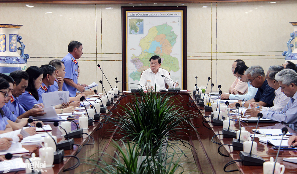 Viện trưởng Viện KSND tỉnh Nguyễn Mạnh Thắng báo cáo kết quả thực hiện nhiệm vụ