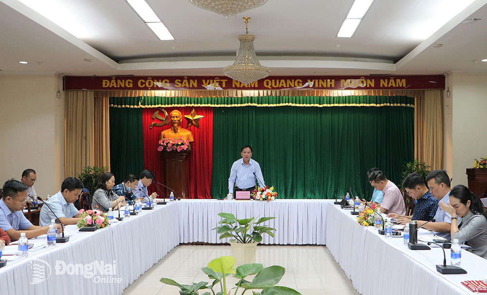 Phó chủ tịch UBND tỉnh Võ Tấn Đức phát biểu kết luận buổi làm việc. Ảnh: Phạm Tùn