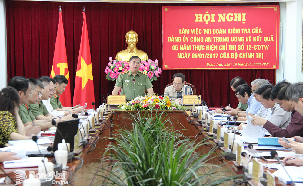 Trung tướng Nguyễn Đình Thuận, Cục trưởng Cục An ninh kinh tế (Bộ Công an) phát biểu tại buổi làm việc. Ảnh: Trần Danh