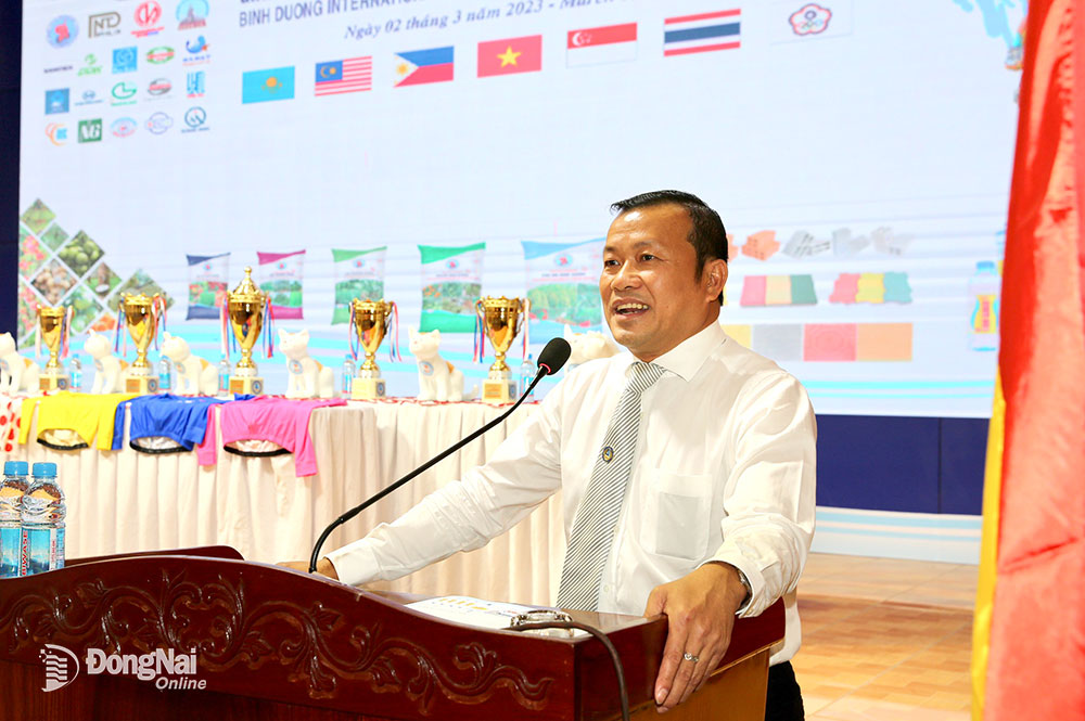 Ông Ngô Văn Lui, Trưởng ban tổ chức giải phát biểu tại buổi họp báo