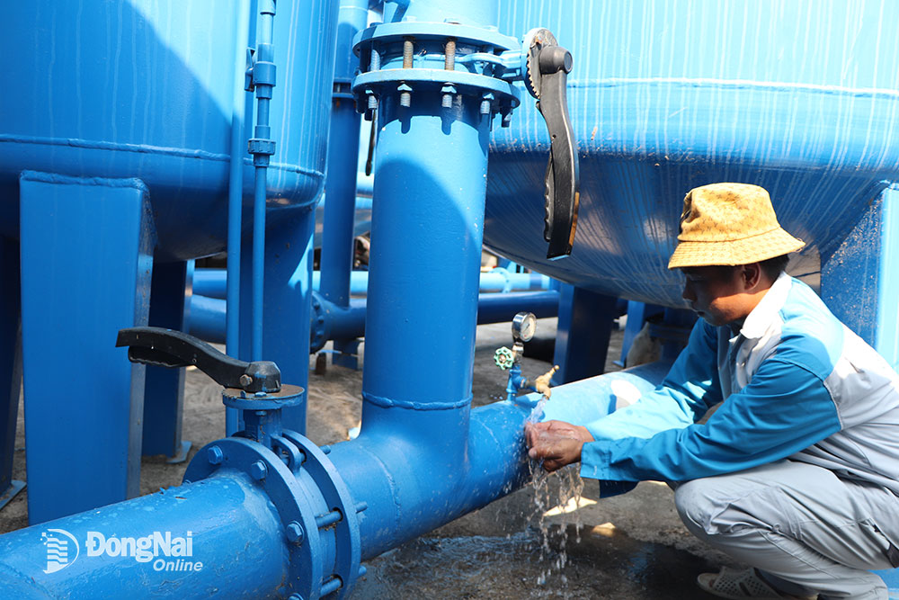 Nhà máy Nước Thanh Sơn (H.Định Quán) được đầu tư công nghệ hiện đại cung cấp nước sạch cho người dân nông thôn. Ảnh: B.Nguyên