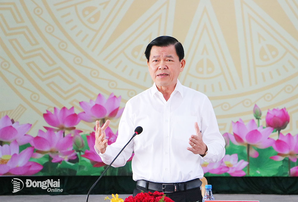 Bí thư Tỉnh ủy Nguyễn Hồng Lĩnh phát biểu mở đầu buổi đối thoại. Ảnh: Phạm Tùng