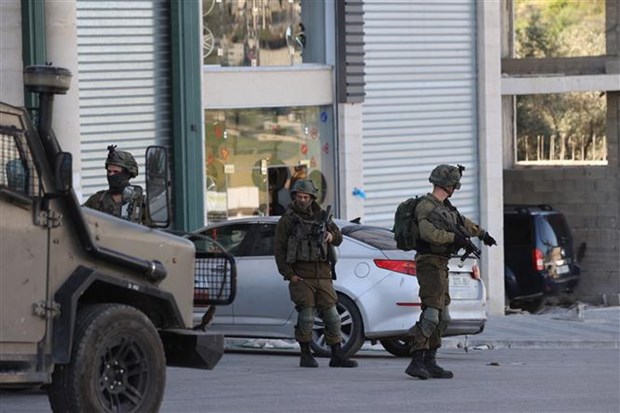 Binh sỹ Israel gác tại khu vực phía tây Nablus ở khu Bờ Tây bị chiếm đóng, ngày 12-3-2023. Ảnh: AFP/TTXVN