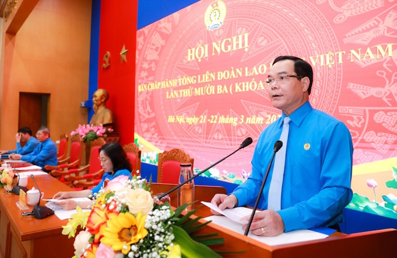 Chủ tịch Tổng Liên đoàn Lao động Việt Nam Nguyễn Đình Khang phát biểu khai mạc.