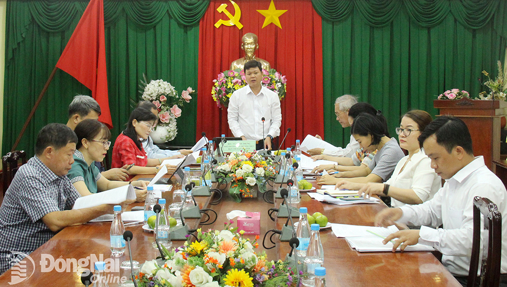 Phó chủ tịch Ủy ban MTTQ Việt Nam tỉnh, Phó trưởng ban thường trực Ban chỉ đạo 264 tỉnh Vũ Đình Trung phát biểu tại cuộc họp