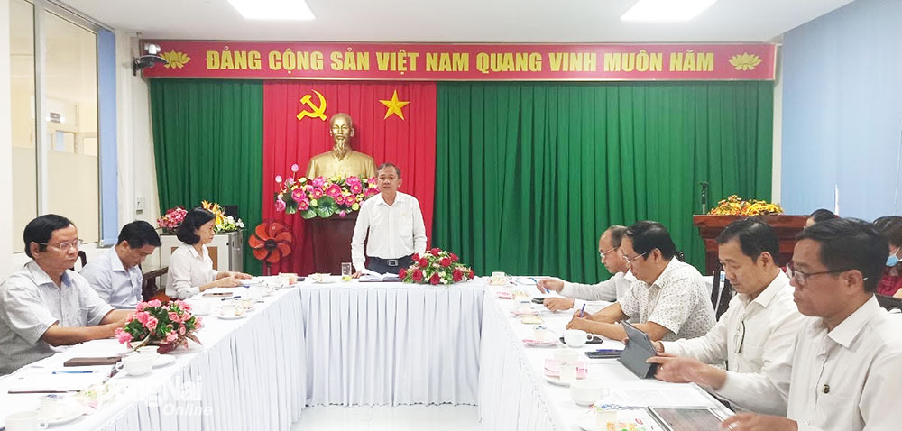 Phó Trưởng ban Tuyên giáo Tỉnh ủy Phạm Tấn Linh phát biểu tại hội nghị. Ảnh: Hồ Thảo