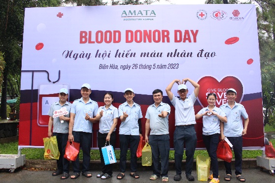 Tại sao việc hiến máu tình nguyện lại được khuyến khích và quảng bá rộng rãi trong cộng đồng?