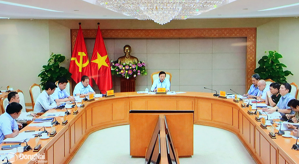 Phó Thủ tướng Trần Hồng Hà chủ trì cuộc họp tại đầu cầu trụ sở Chính phủ