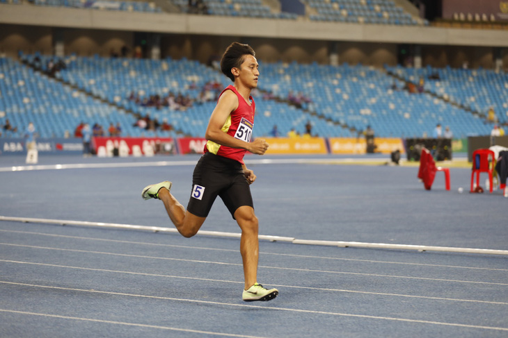 VĐV Phạm Nguyễn Khánh Minh thi đấu ở nội dung 400m hạng thương tật T12 - Ảnh: TTO