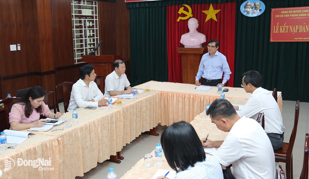 Phó chủ tịch UBND tỉnh Nguyễn Sơn Hùng phát biểu tại buổi làm việc