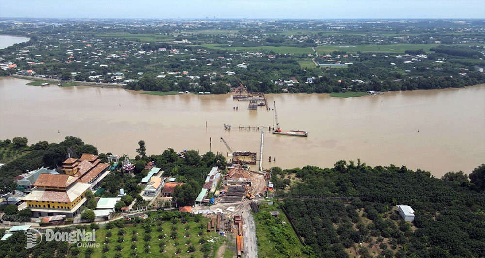 Dự kiến cầu Bạch Đằng 2 hoàn thành trong năm 2024. Khi hoàn thành sẽ giúp kết nối giao thương các khu công nghiệp ở TX.Tân Uyên (Bình Dương) với TP.Biên Hòa và các huyện Vĩnh Cửu, Trảng Bom (Đồng Nai).