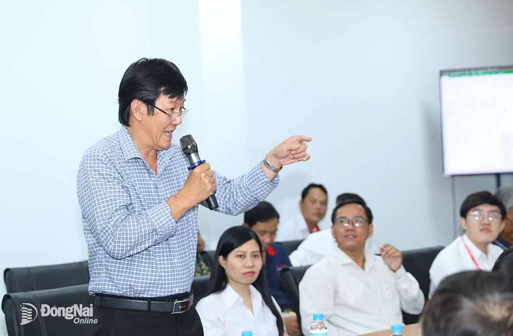 Ông Lê Đình Nam, Sở GD-ĐT, thành viên ban tổ chức giải trả lời báo chí tại buổi họp báo