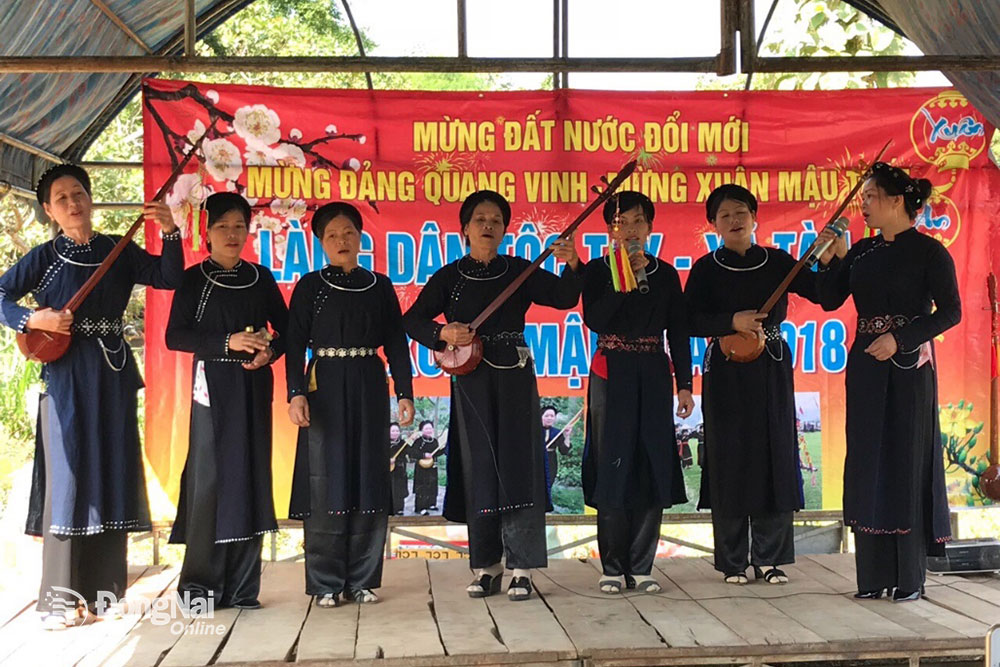 Đàn tính người Tày ở xã Tà Lài (H.Định Quán) năm 2018
