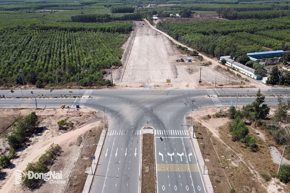 Dự án Đường 25C giai đoạn 1 (đoạn 2) khi hoàn thành xây dựng sẽ góp phần tạo tuyến kết nối giữa cảng hàng không quốc tế Long Thành với đường vành đai 3 - TP.HCM. Ảnh: P.Tùng