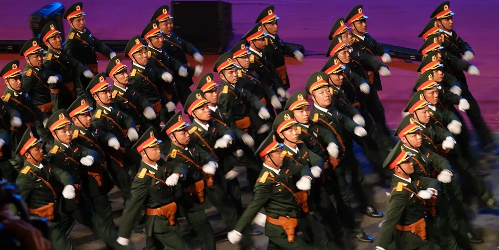 Khối Lực lượng vũ trang tiến qua lễ đài