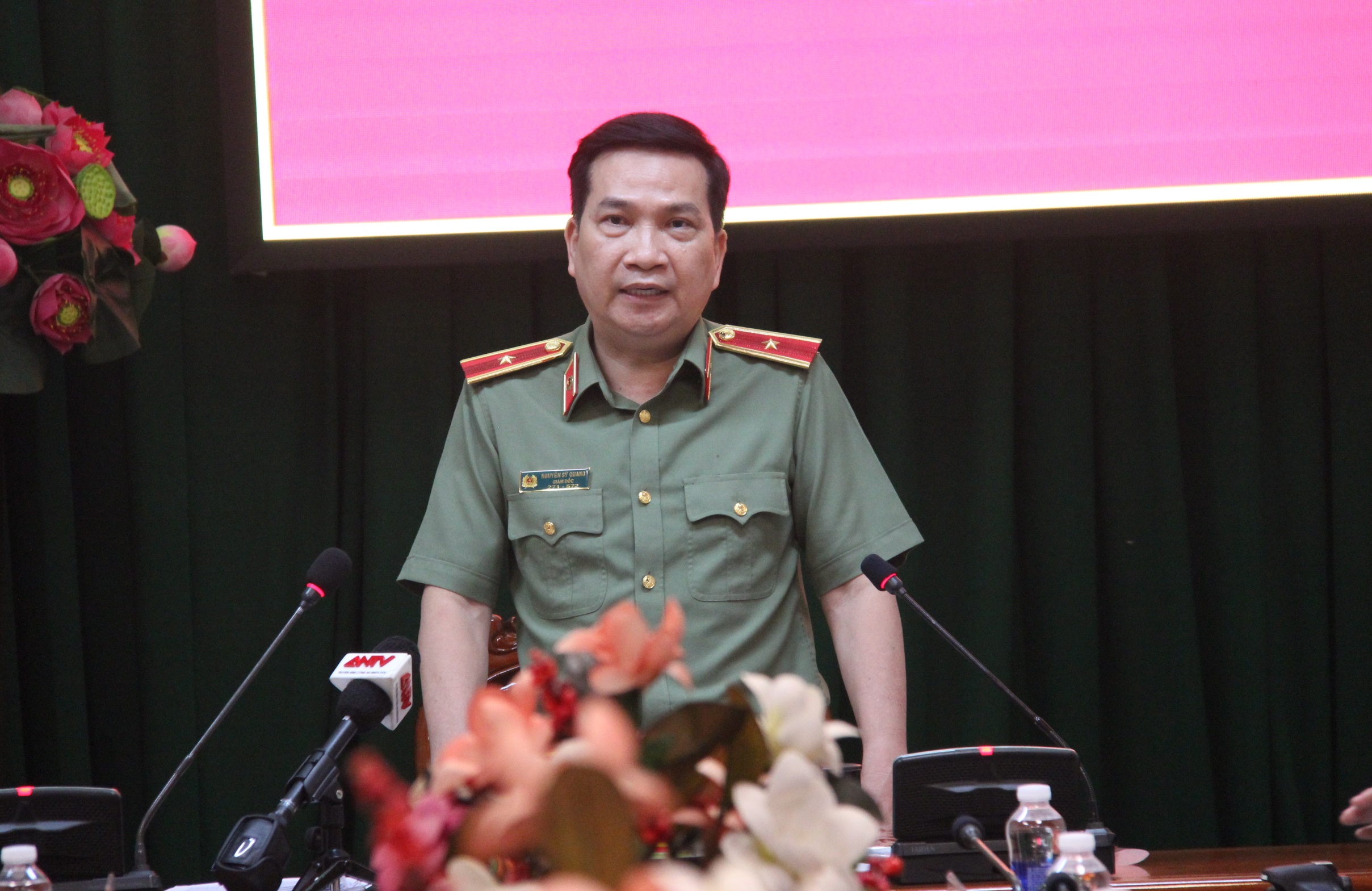Thiếu tướng Nguyễn Sỹ Quang, Giám đốc Công an tỉnh phát biểu tại buổi họp báo (Ảnh: Trần Danh)
