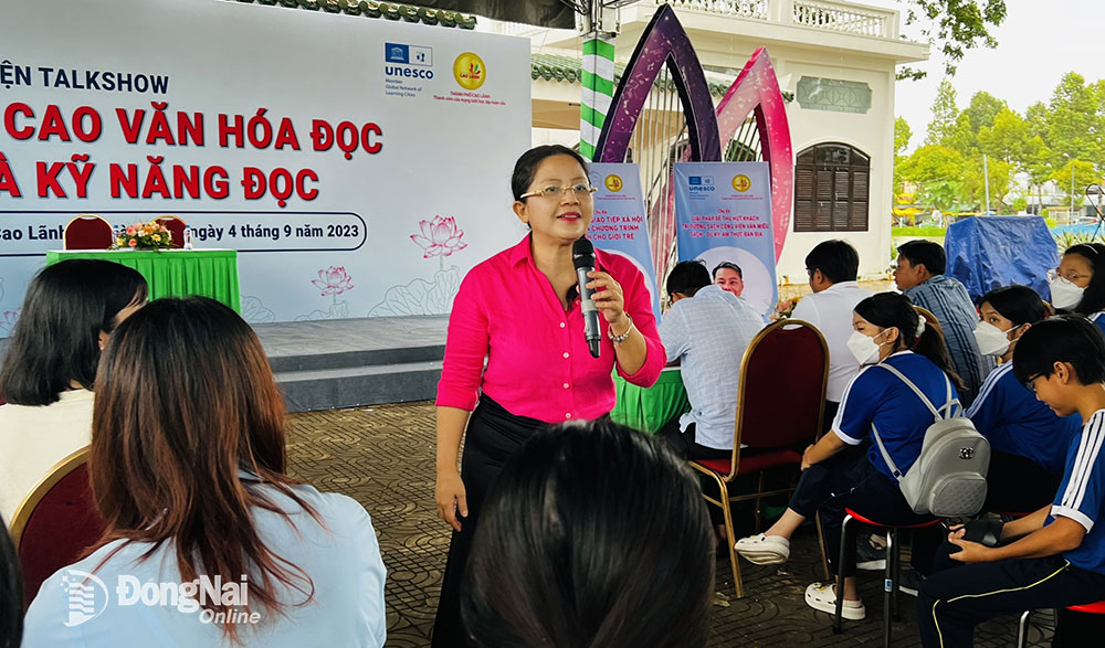 Bà Nguyễn Thị Thúy Phượng là một trong các thành viên Ban điều hành dự án Đọc sách cùng Xích Lô