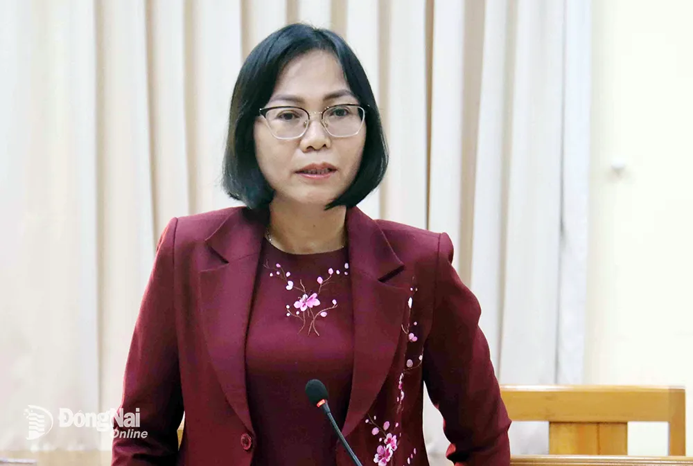 Phó chủ tịch UBND tỉnh Nguyễn Thị Hoàng phát biểu tại hội nghị

